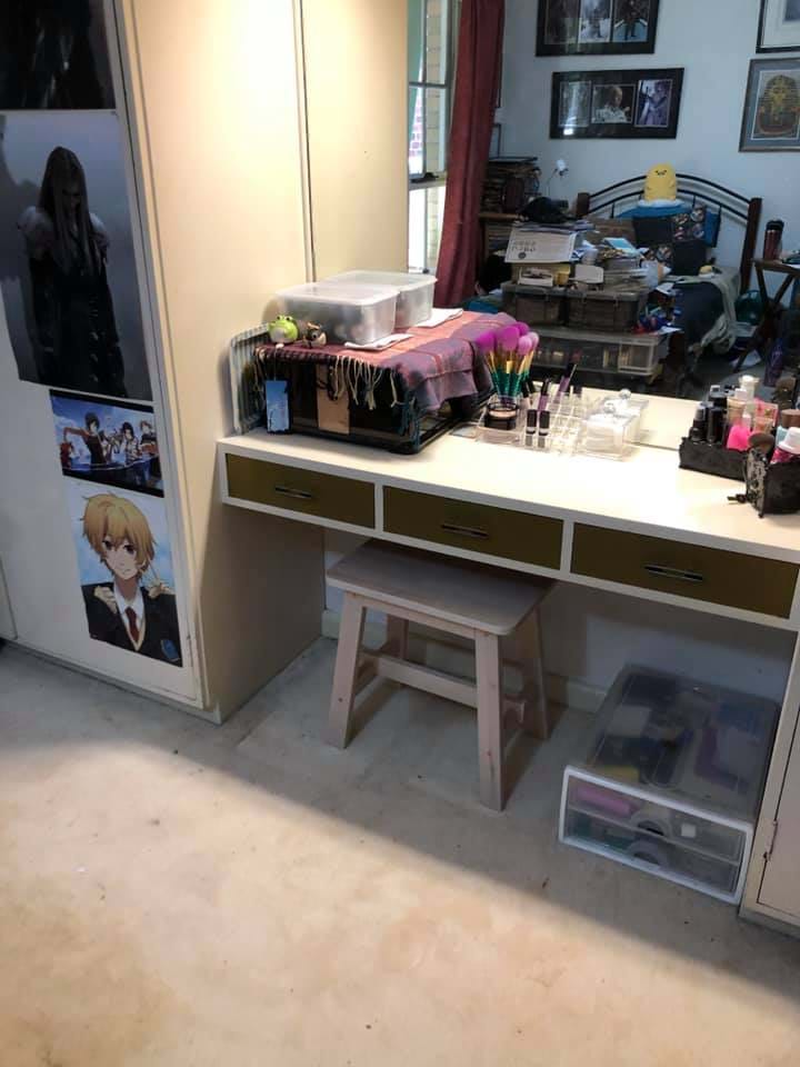 after- bedroom desk. who doesnt love a clean space